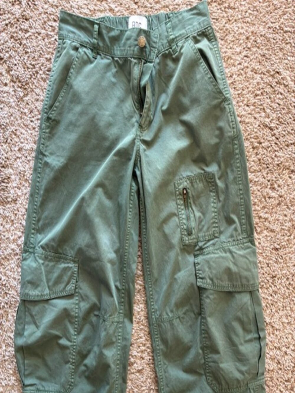 BDG Urban Outfitters - Rae army olive green wide leg carpenter cargo pants